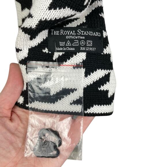 The Royal Standard NWT Cotton Black White Houndstooth Button Wrap Knit Scarf - Picture 7 of 7